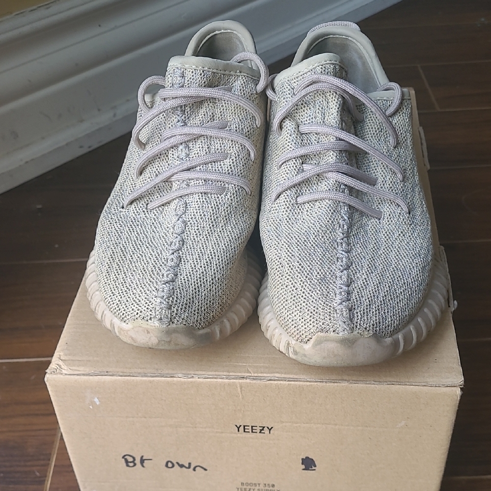 Yeezy Tan Sneakers with Textured Knit Upper and Cushioned Sole